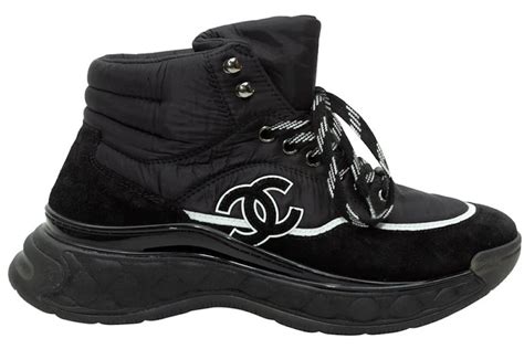 scarpe tipo alto logo chanel metallo|Chanel CC Logo High Top Trainer Black .